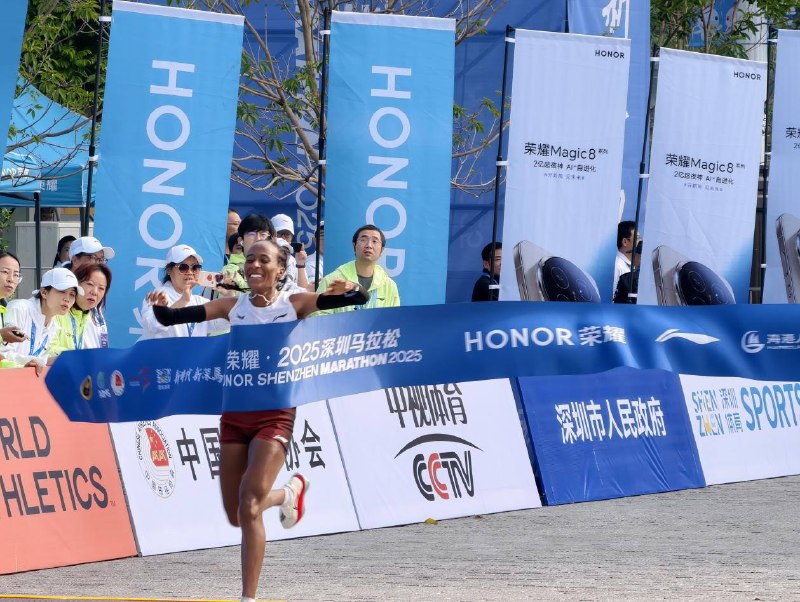 由华为荣耀冠名赞助的2025深圳马拉松，男子/女子冠军都来自埃塞俄比亚选手，分别获得70,000美元奖金！第二、三名是肯尼亚和埃塞俄比亚选手获得35,000和20,000美元奖金！ 一河之隔的香港宏福苑大火，至今一分不捐；唯独冠名、广告、奖金，花钱如流水，这种企业伦理真是令人作呕