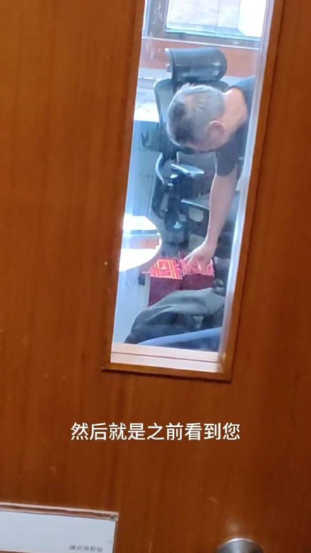 香港理大教授收取学生茅台+虫草普通话学生