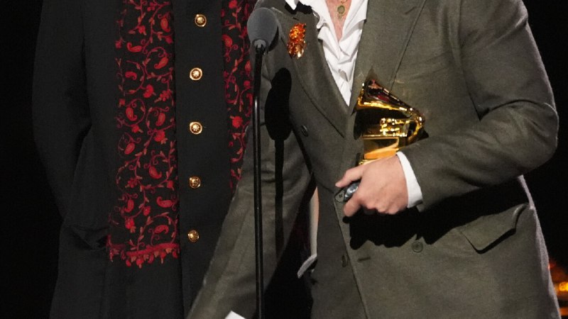 China criticizes decision to award a Grammy to the Dalai Lama